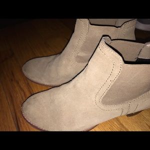 Low tan booties